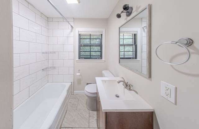 Charming 3BR Brick Ranch in Smyrna | Hardwood Floors, Fenced Backyard & Convenient Location Gallery 3