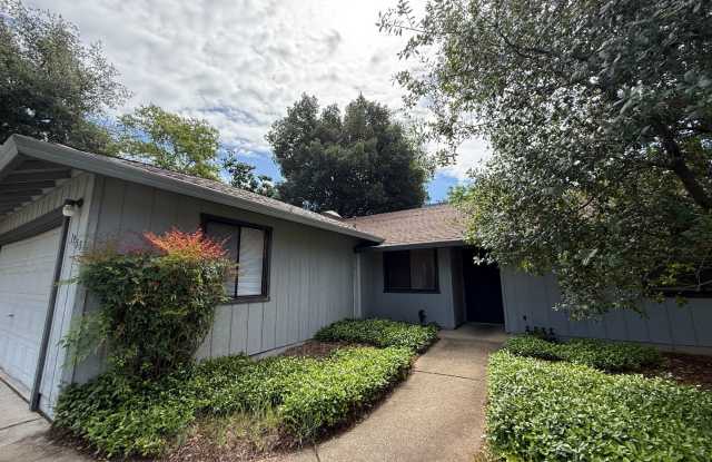 Beautiful 3 Bed, 2 Bath Home in Prime Location photos photos