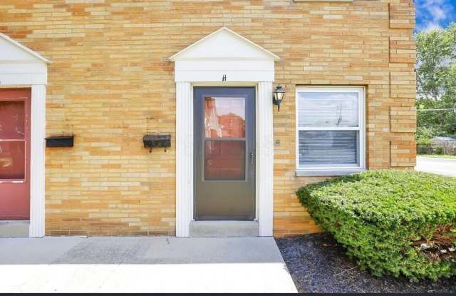 1746 Pine Tree Street S Gallery 1