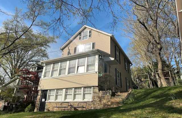 5067 MACARTHUR BLVD NW photos photos