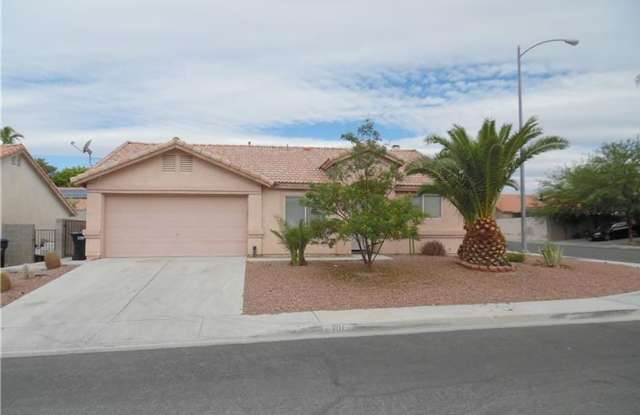 ONE STORY - 2 BEDROOM WITH 2 CAR GARAGE photos photos