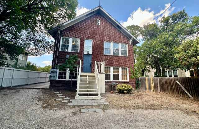 Application Received! Historic 2-Bedroom Upstairs Apartment Gallery 3