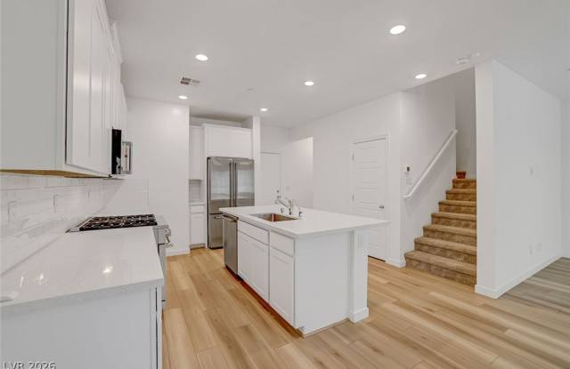 600 N Carriage Hill Drive Gallery 1