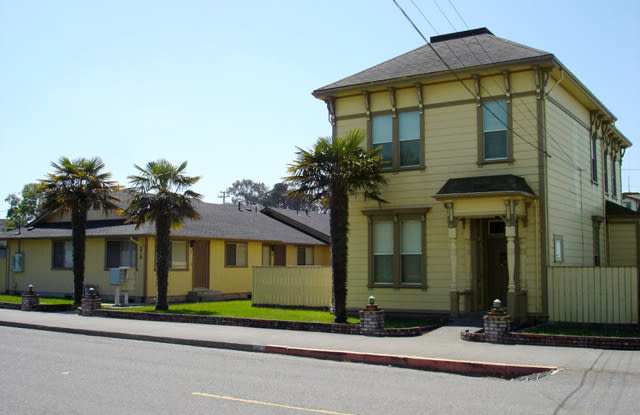 2002 Spring St - 2002 Spring Street, Eureka, CA 95501