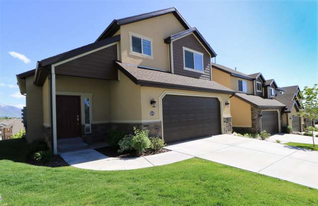 Beautiful 4 bed 3.5 bath townhome in Aspen Summit development photos photos