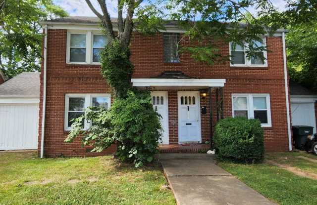 Charming 2 bed, 1 bath Townhome - ASK ABOUT OUR CASHLESS SECURITY DEPOSIT OPTION photos photos