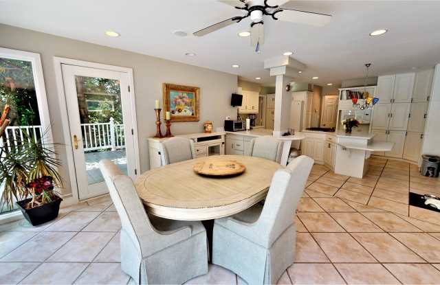 7117 Greengate Ct Gallery 3