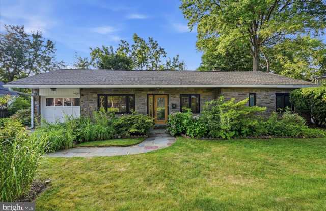 840 DELMONT Drive Gallery 1