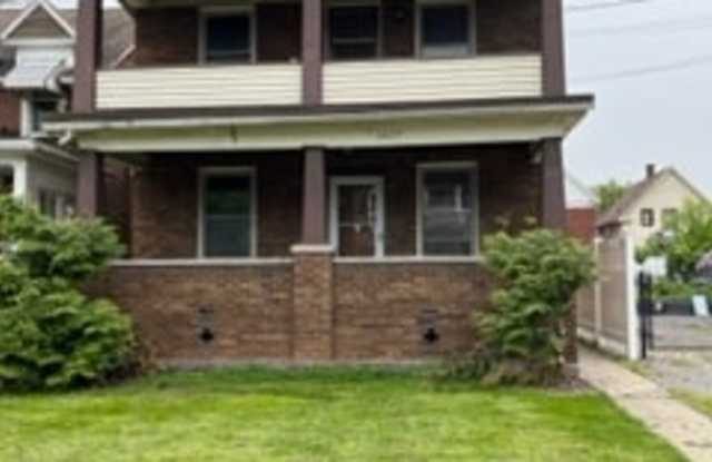 1427 Fort Avenue - 2 photos photos