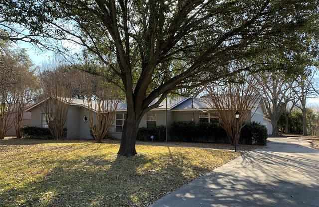 8301 Llano Avenue - 8301 Llano Avenue, Benbrook, TX 76116