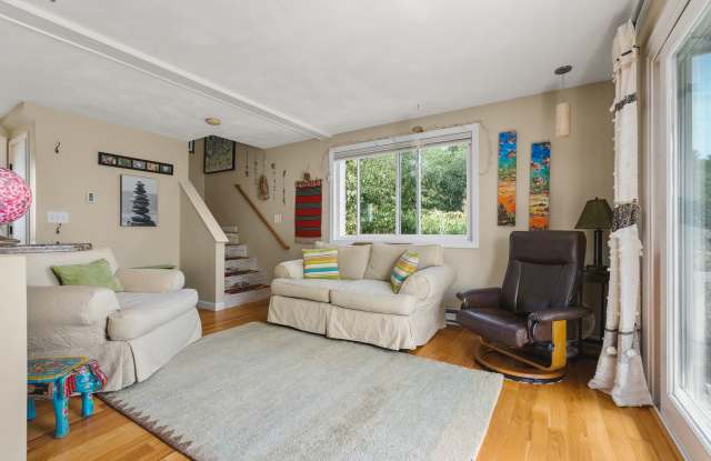 Winter Rental at Niles Beach! Gallery 4