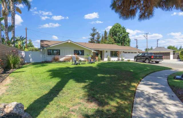 Recently Remodeled Single Family Home with Large Lot Gallery 1
