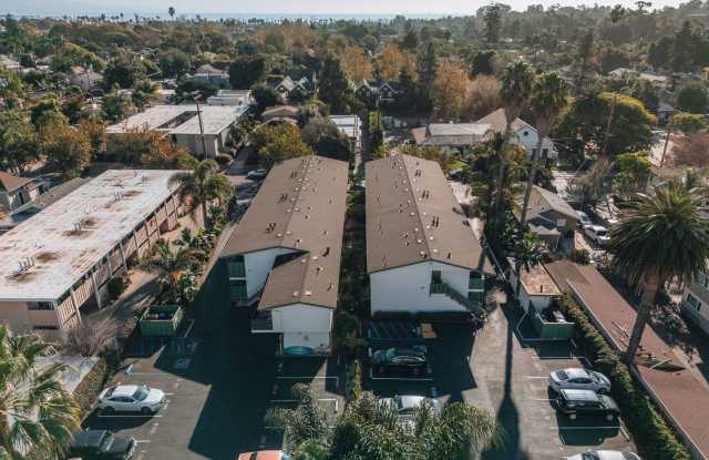 Upstairs 1 Bedroom Apartment in Convenient Downtown Santa Barbara Location Gallery 4