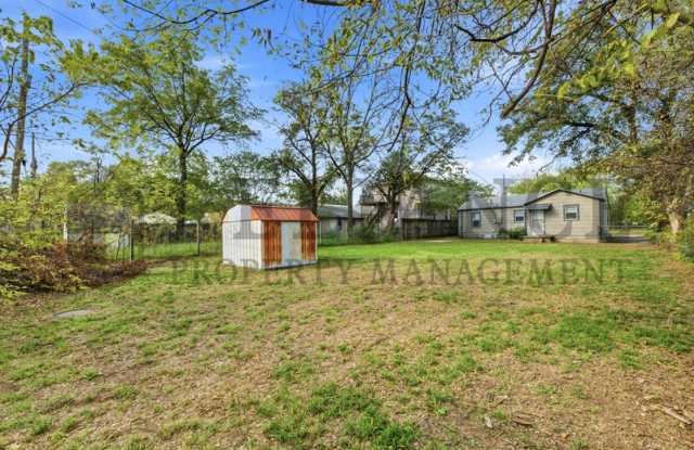 2322 South Waco Gallery 4