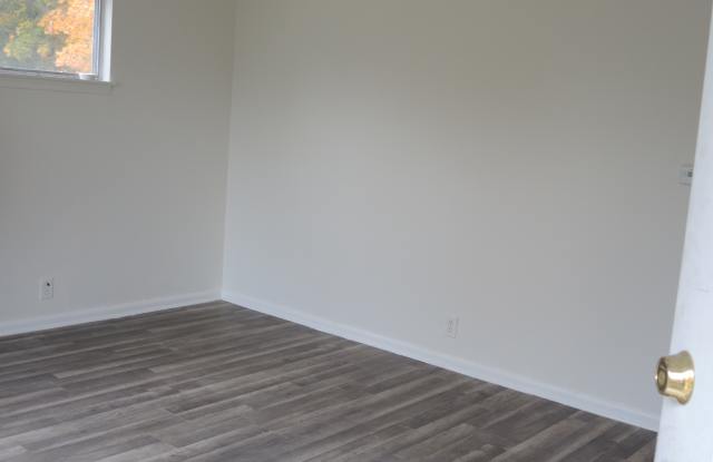 6802 Dupont Street Gallery 2
