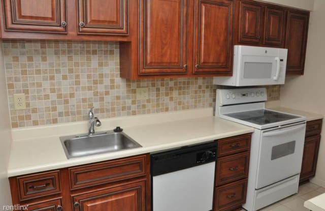 505 Hunters Path Rd Apt 33 - 505 Hunters Path Road, Allegheny County, PA 15017
