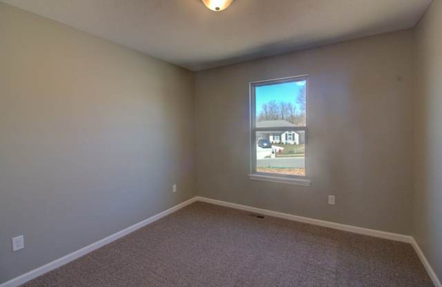 3 Car Garage in Nixa! - 1012 East Lakota Street, Nixa, MO 65714