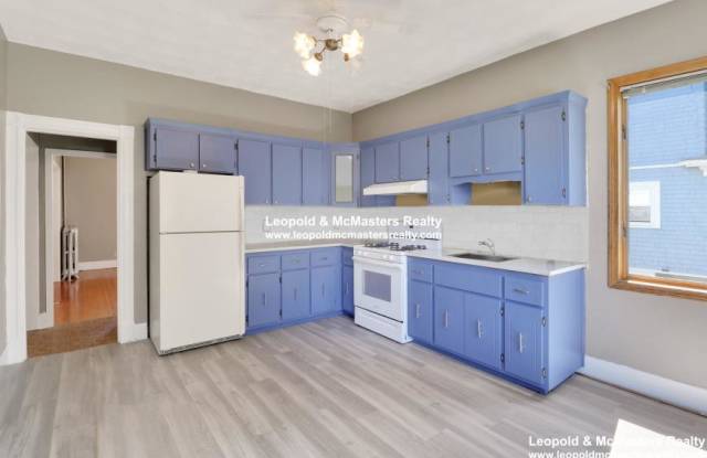 300 Pleasant St. photos photos