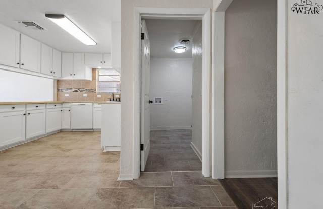 4224 IDLEWOOD DRIVE Gallery 4