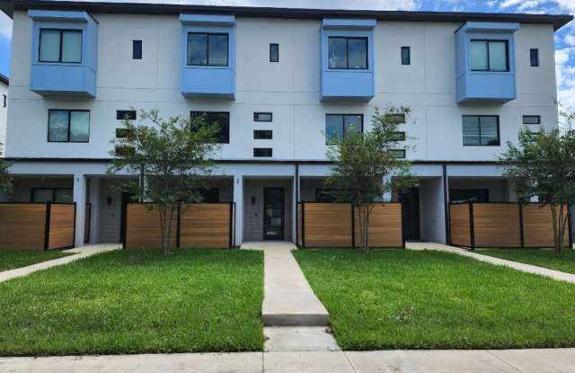 Beautiful 3-Bedroom, 3.5-Bathroom Townhome in Tampa photos photos