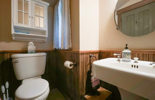 Enjoy Fall or Ski Season in Historic Breckenridge, Walk to Main Street! Gallery 4