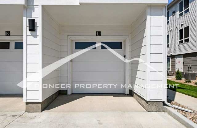 Stunning Condo with Washer/Dryer and Central AC Gallery 4
