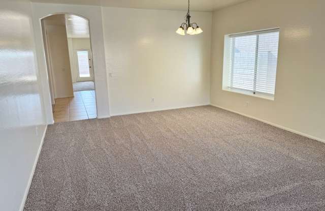 4 Bedroom 2 Bathroom NEW CARPET + Fresh Paint Throughout COLDWATER SPRINGS Gallery 4