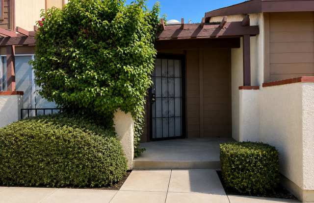 Clean 1 Bedroom / 1 Bathroom Condo Near White Ln & Stine Rd,  Pool Access! photos photos