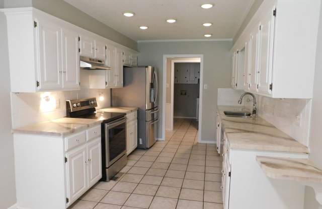Spacious 2 Bed 2 Bathroom Duplex Gallery 3