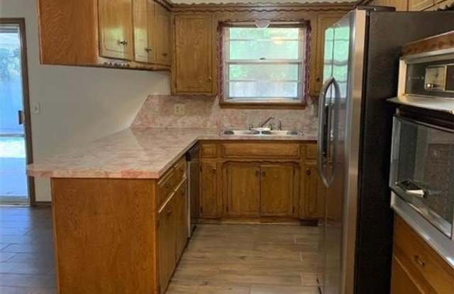 7709 S Country Club Drive Gallery 4