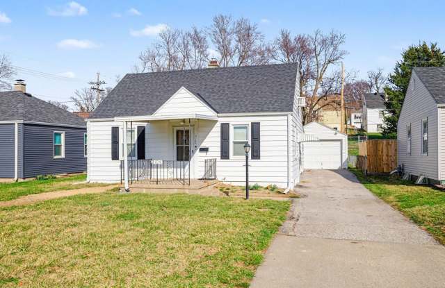 3 Bedroom Furnished Cottage Close to Entertainment and Amenities Gallery 1