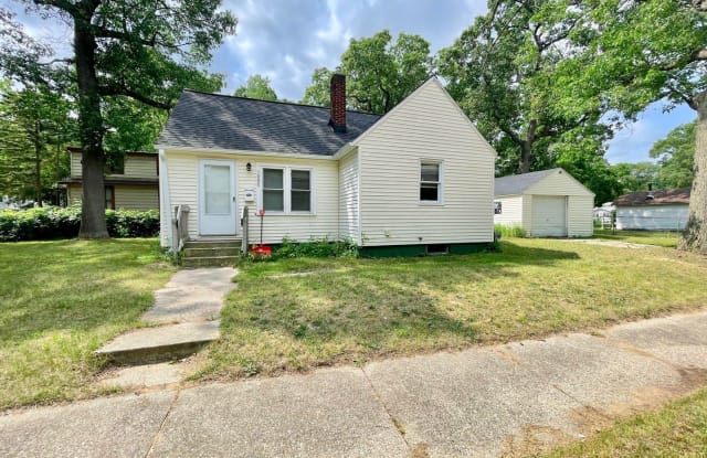 1085 Adams Ave - 1085 Adams Avenue, Muskegon, MI 49442