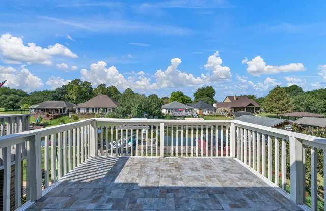 Waterfront Two Bedroom Townhome on Lake Conroe - 13231 Bluff View Drive, Montgomery County, TX 77318