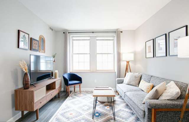 Fantastic 1 BR/1BTH in Columbia Heights, just 3 blocks from Metro Station! photos photos