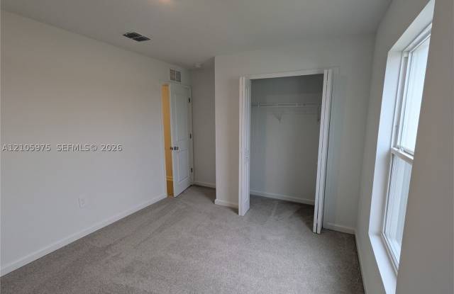 2406 MCKINLEY DRIVE Gallery 4