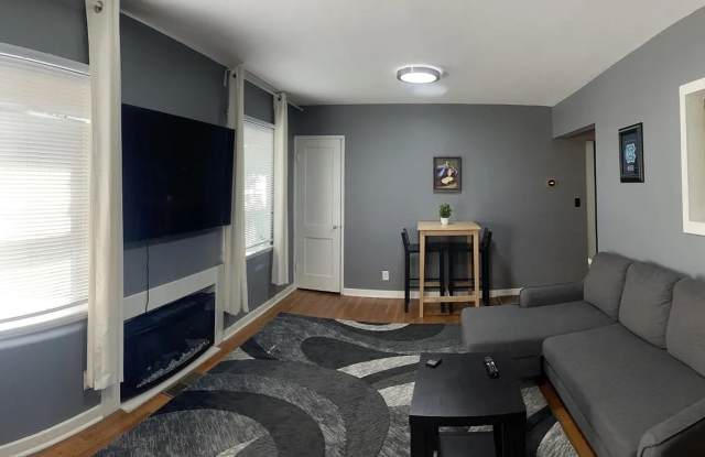 2 Bedroom Apartment In Great Location!! photos photos