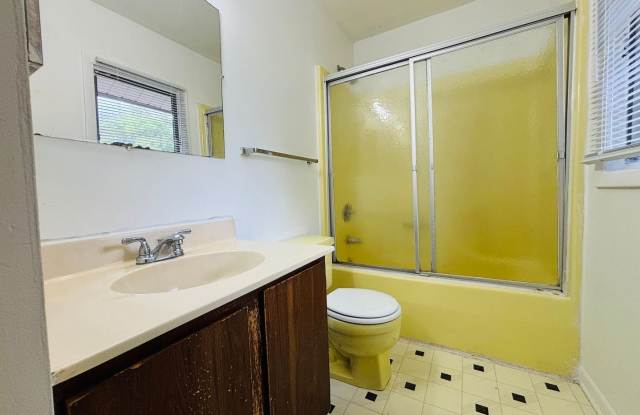 3 Bedroom 2.5 Bath Townhouse Gallery 4