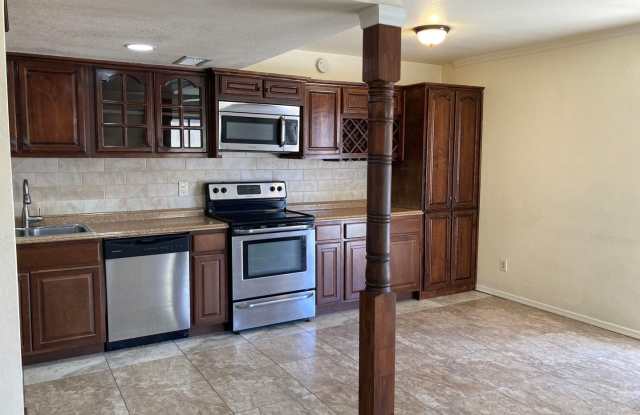 ***INCREDIBLE TOWNHOME with ALL appliances  water, sewer, trash INCLUDED! photos photos