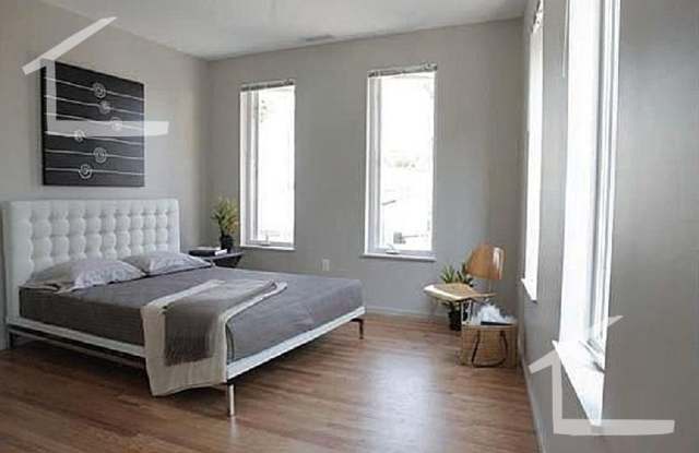 Large 5 bed in Allston Gallery 3
