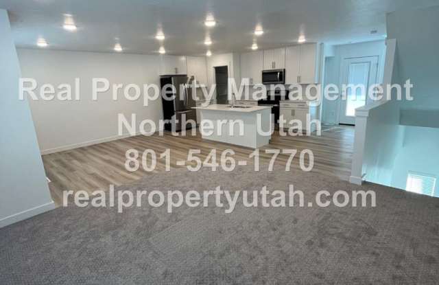 Beautiful townhome coming available on 09/25! Gallery 3