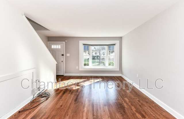 445 Hampton Ct Gallery 4