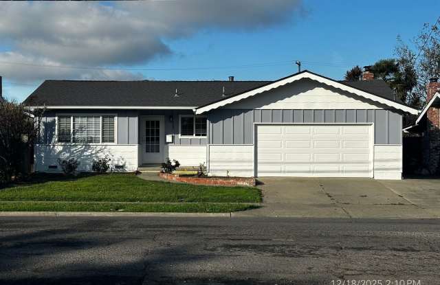 4 Bedroom Bel Aire Home - 1700 Yellowstone Street, Napa, CA 94558