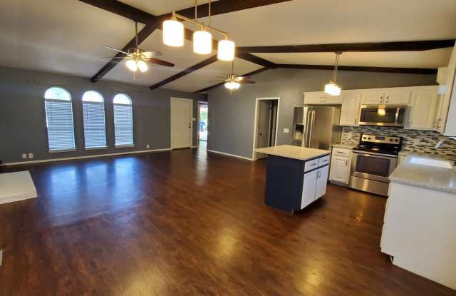 PRELEASING for Early Aug 2027! (3) Bed/(2) Bath - Over 1800 Sqft w/ Bonus Room and Bar! Gallery 4