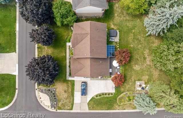 2700 Broadmoor Drive Gallery 3