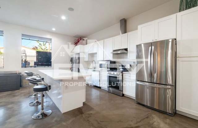 5655 East Beverly Boulevard Gallery 3