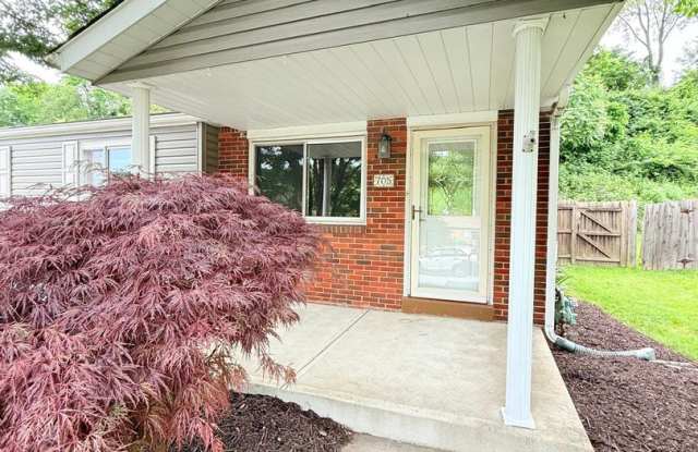 Spacious 3-Bedroom 1.5 - bathroom Home for Rent photos photos