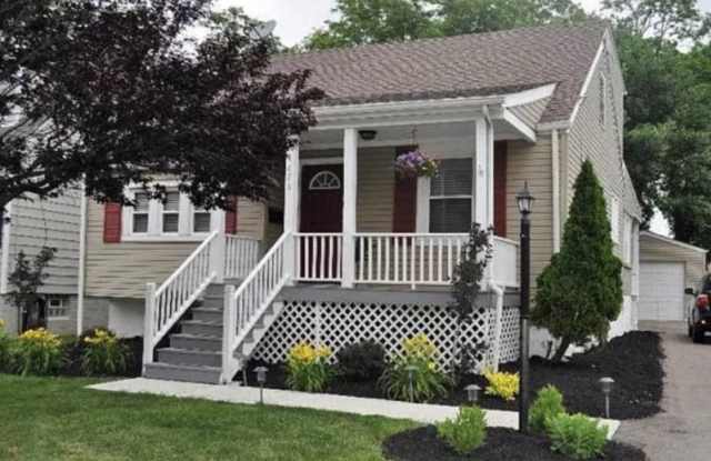 4826 Laurel Avenue photos photos