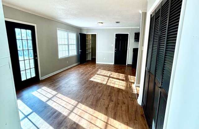 50% OFF FIRST MONTH!! - 904 Freeman Street, Jonesboro, AR 72401