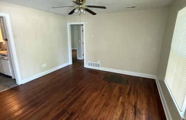 807 Evetts Gallery 3