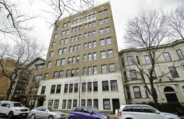 815 Lakeside Pl. - 815 West Lakeside Place, Chicago, IL 60640 815 Lakeside Pl. - 815 West Lakeside Place, Chicago, IL 60640